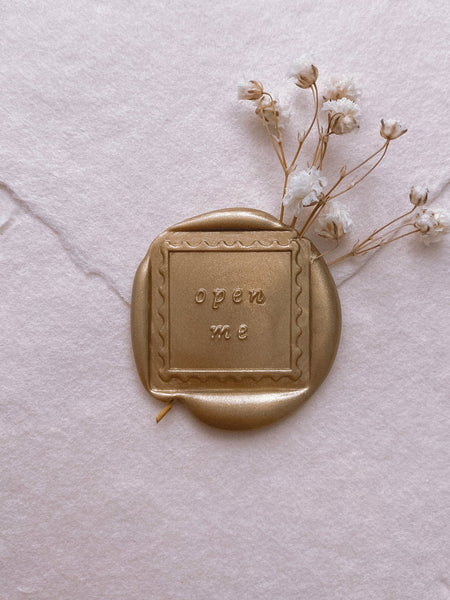 Open Me wax seal in Golden Dune color with floral embellishment_front angle