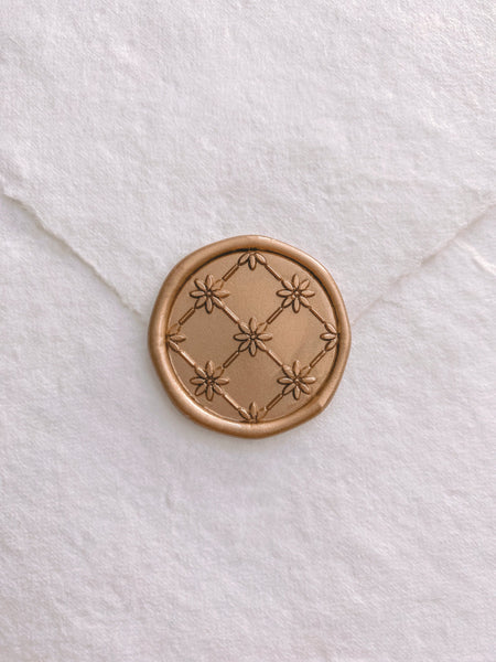 Daisy floral pattern wax seal in gold